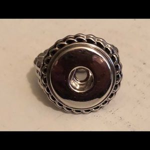 Magnolia & Vine Stretchy Snap Ring 18mm